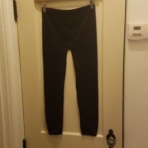 Cute black leggings w/criss cross leg accent